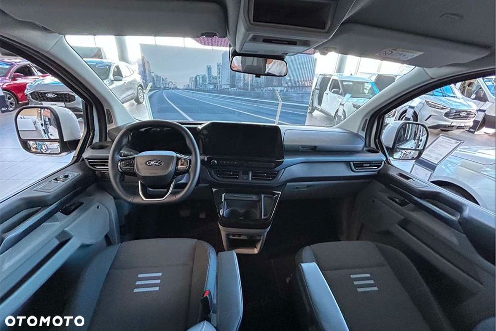 Ford Tourneo Custom - 8