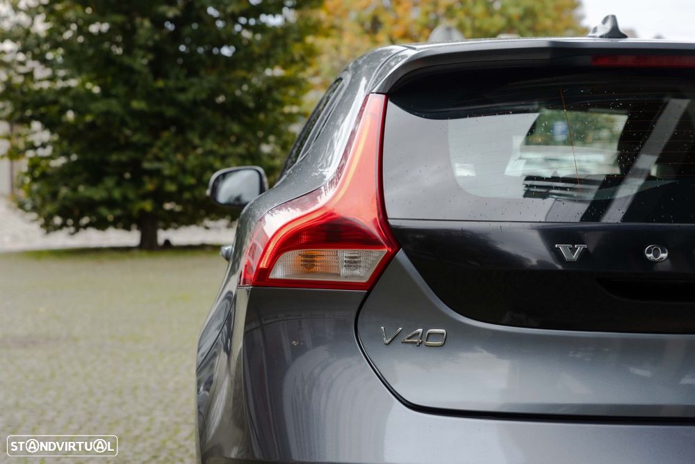 Volvo V40 2.0 D3 Momentum - 14