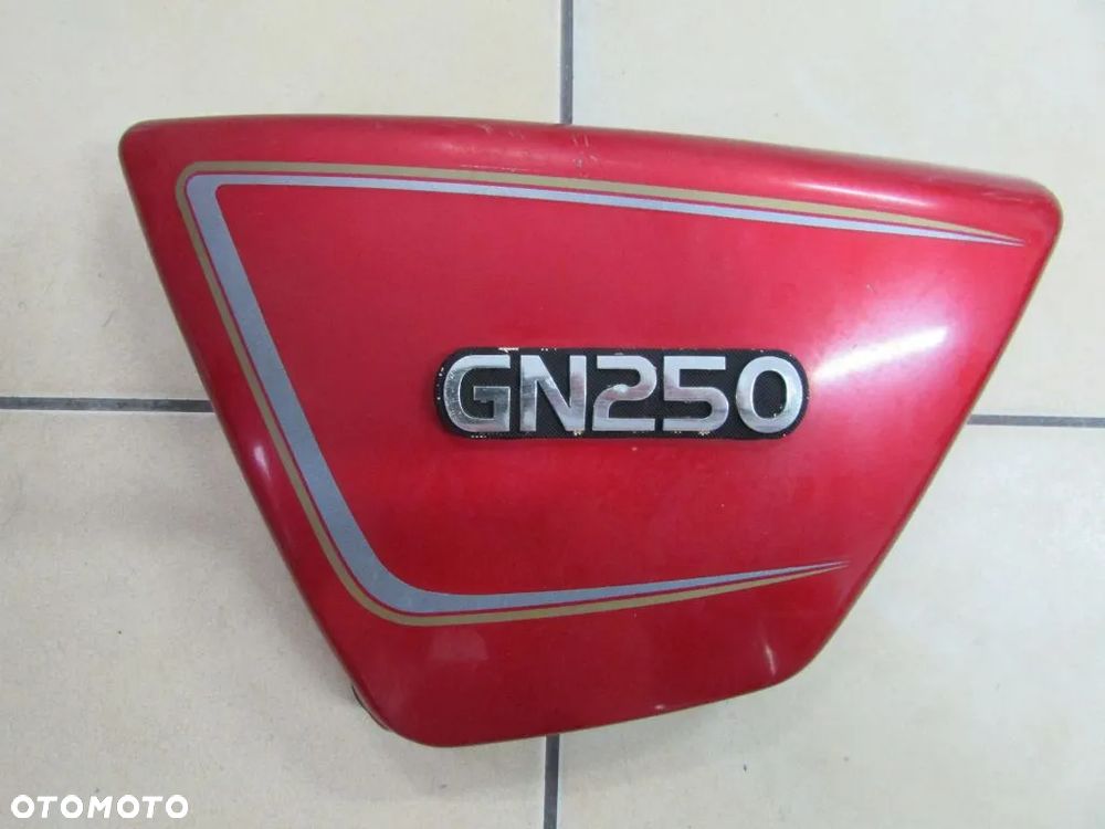 SUZUKI GN 250 boczek osłona - 1