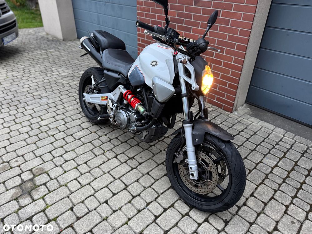 Yamaha MT - 7