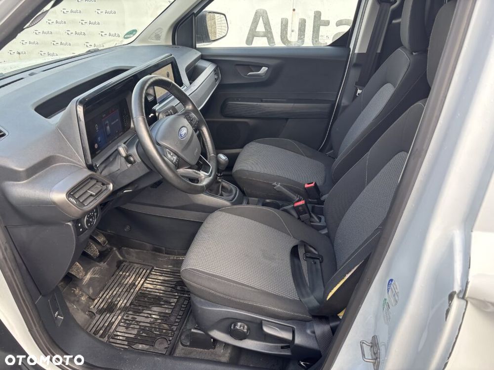 Ford Transit Courier - 11