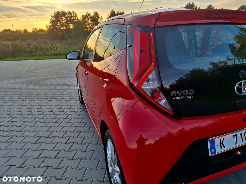 Toyota Aygo x.shift x-play connect - 31