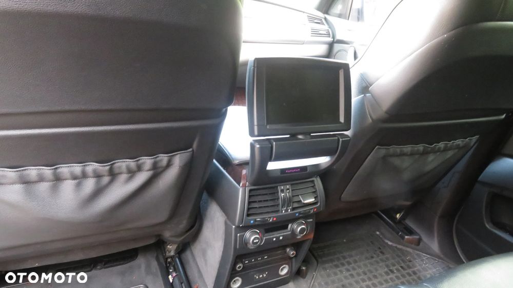 BMW X5 4.8i xDrive - 9