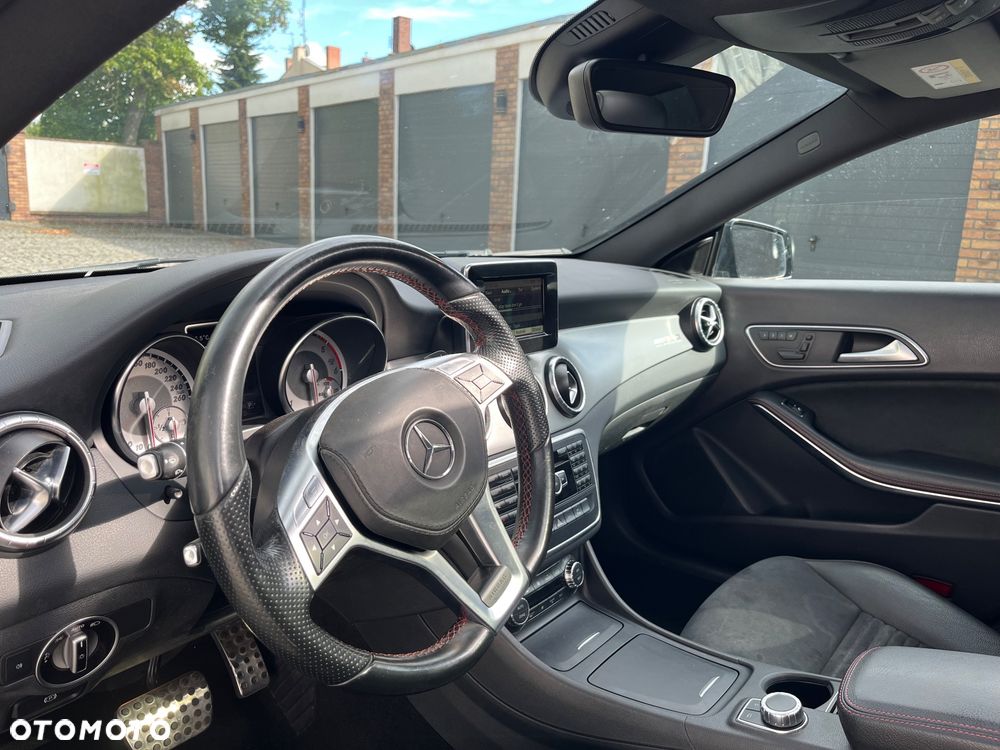 Mercedes-Benz CLA - 10