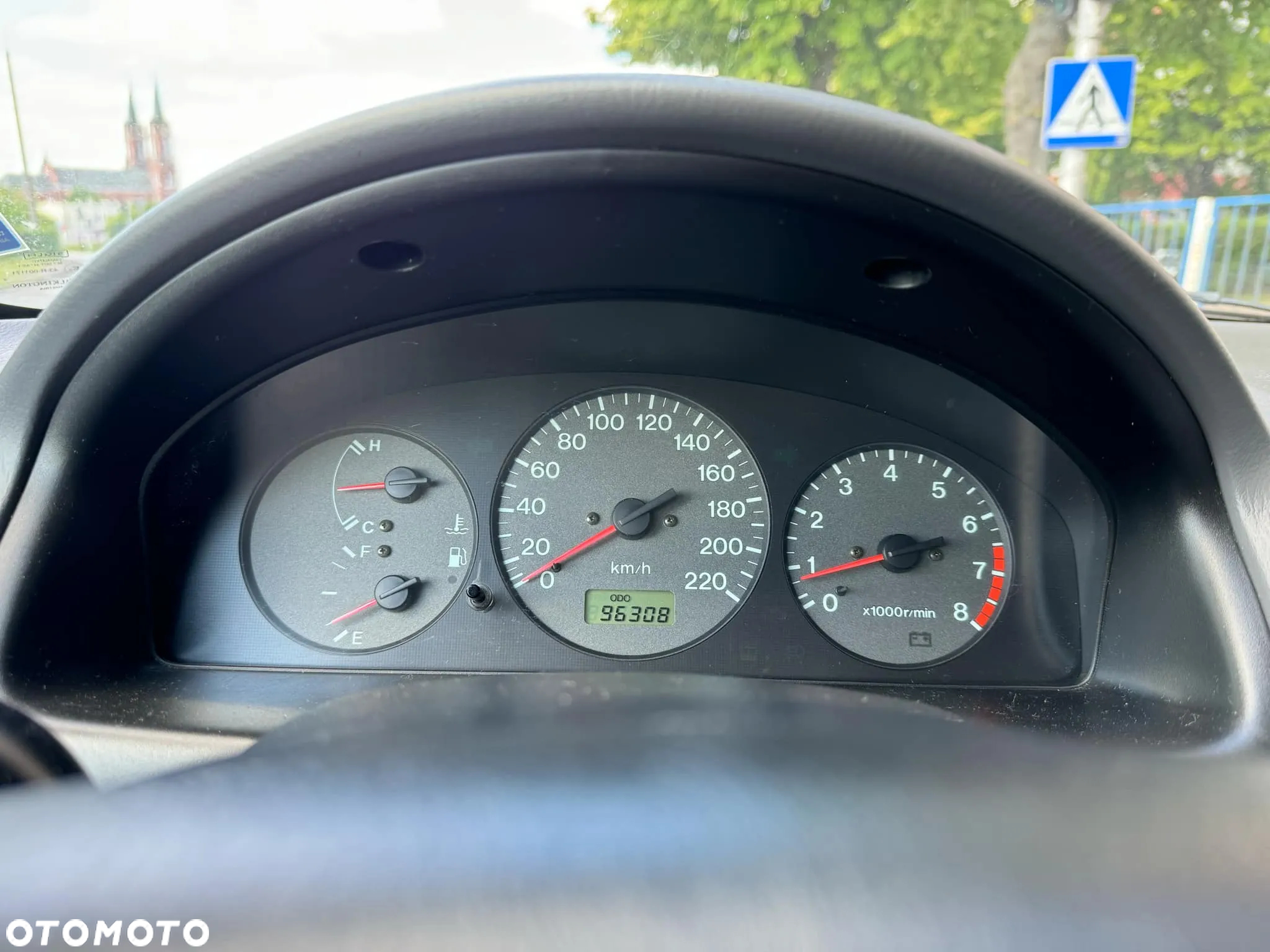 Mazda 323F - 22