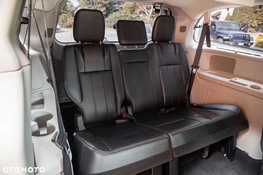 Lancia Voyager 3.6 Platinum Euro6 - 35