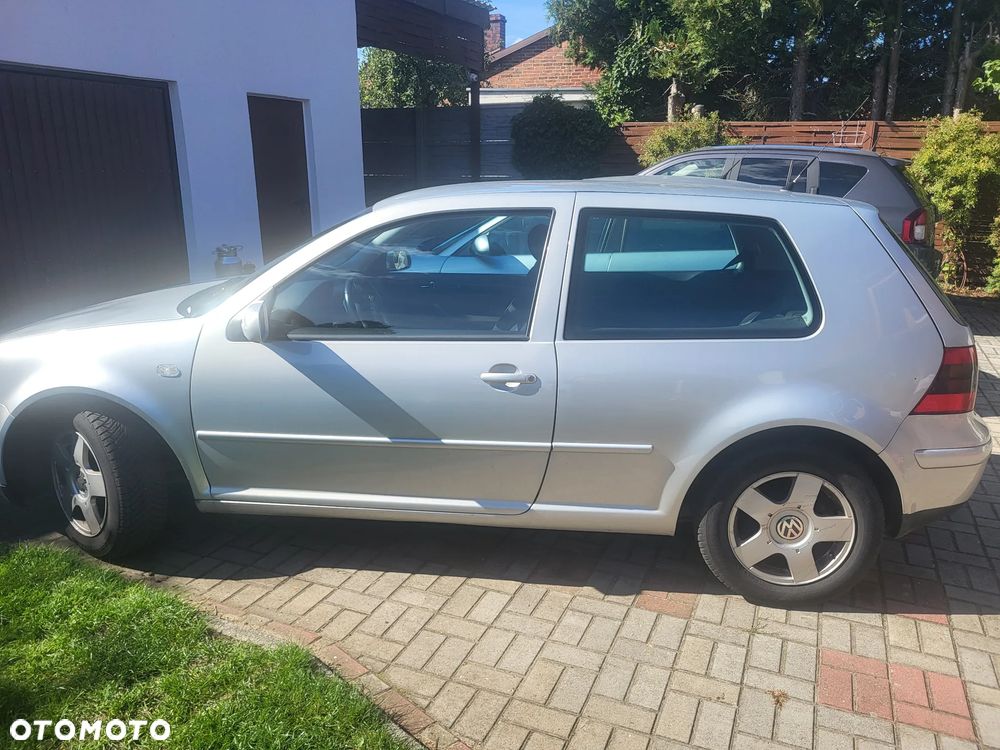 Volkswagen Golf - 1