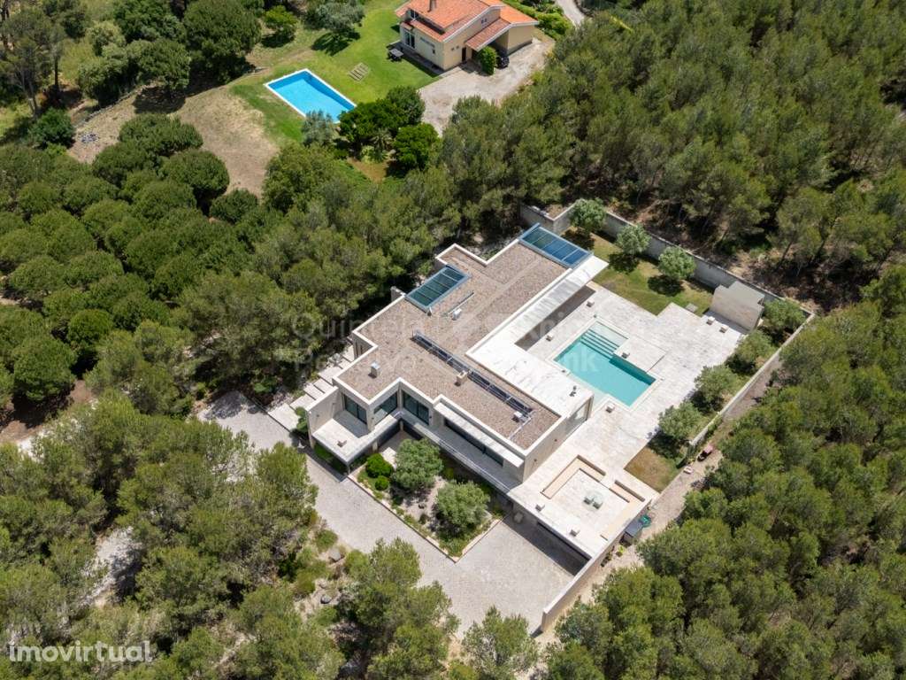 Moradia T4+1 com jardim e piscina no parque natural Cascais- Sintra - Grande imagem: 2/57