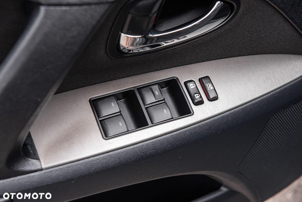 Toyota Avensis 2.0 D-4D Sol+NAVI - 16