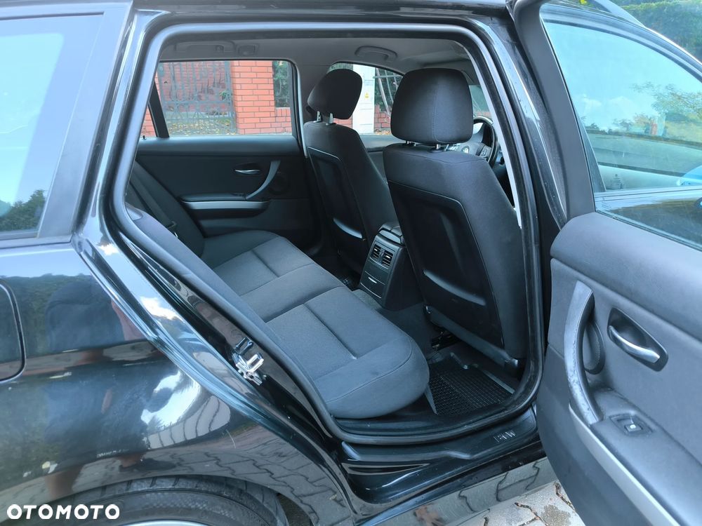 BMW Seria 3 318i - 17