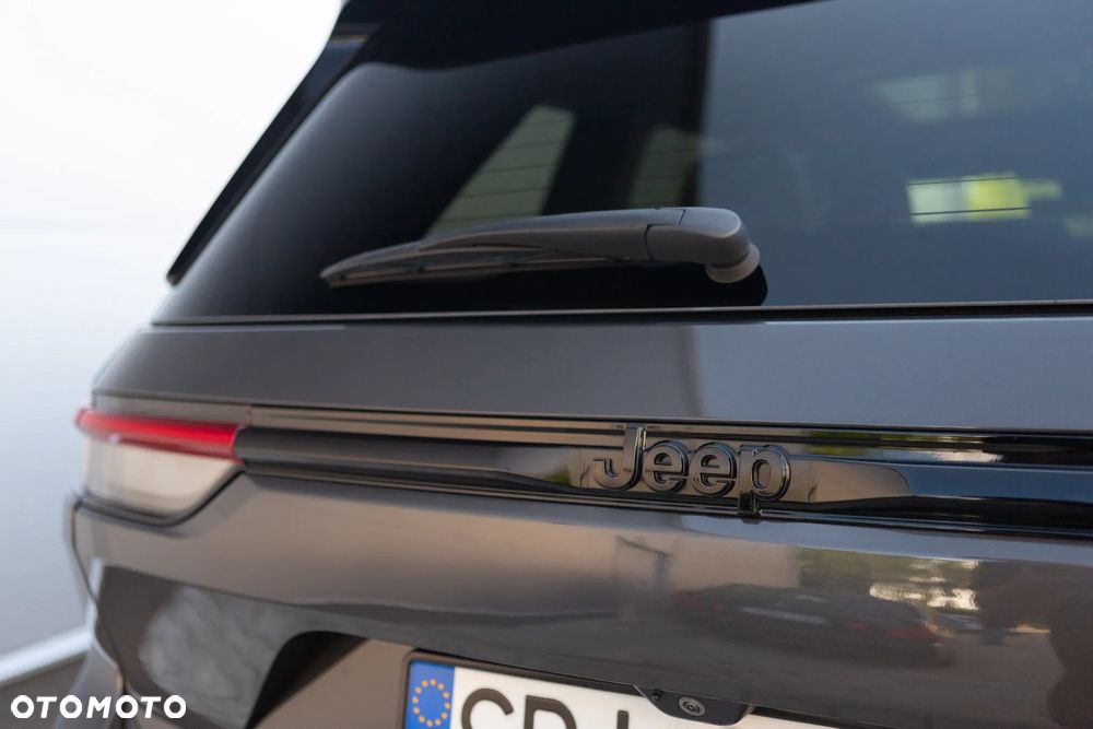 Jeep Grand Cherokee - 31