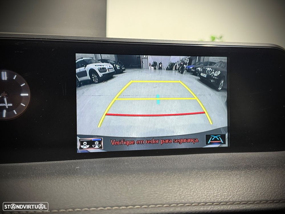 Lexus UX 250h Premium - 25