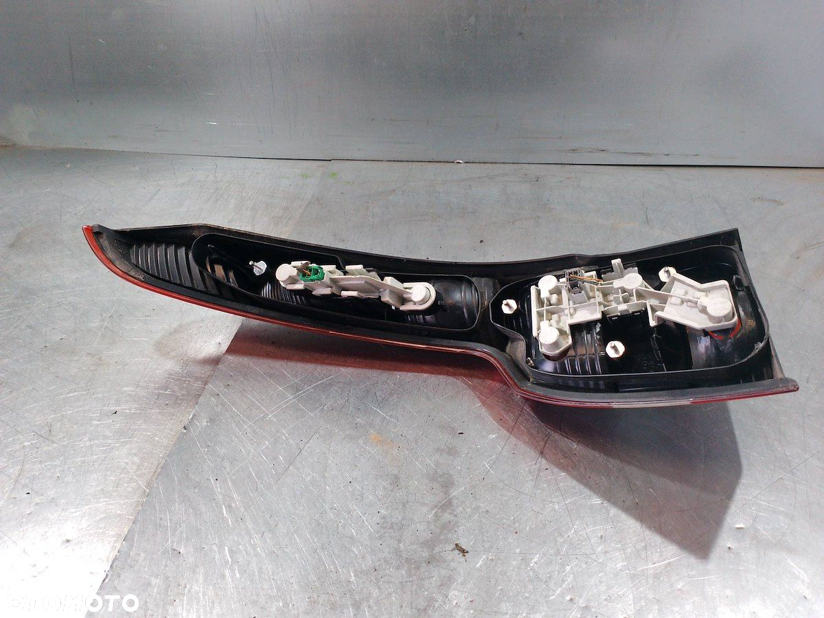 LAMPA TYLNA PRAWA VOLVO V50 KOMBI - 3