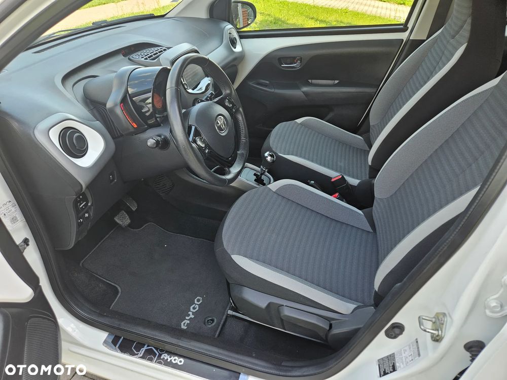 Toyota Aygo x.shift x-play connect - 9
