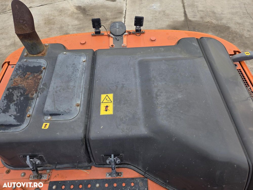 Hitachi ZX250-7, 27,6t, 2020, 6.815h, latime 2,99m, cupa NOUA 1,55mc, lant si papuci NOI, inst picon si inst rotire pe brate, camera spate, camere laterale, gresare automata, ad sapare 7m, ridica 15t, consum 13,1l/h, revizii facute, leasing 4ani-99.000 Eur+t - 17
