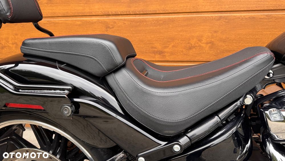 Harley-Davidson Softail Breakout - 13