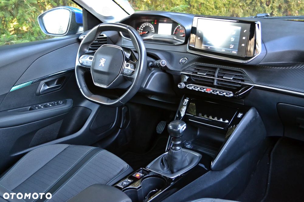 Peugeot 208 - 23