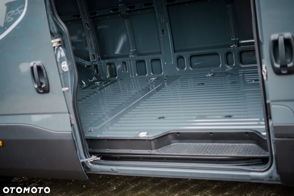 Iveco Daily 35S18HA8 V H2 Furgon Automat 3.0 od ręki - 17