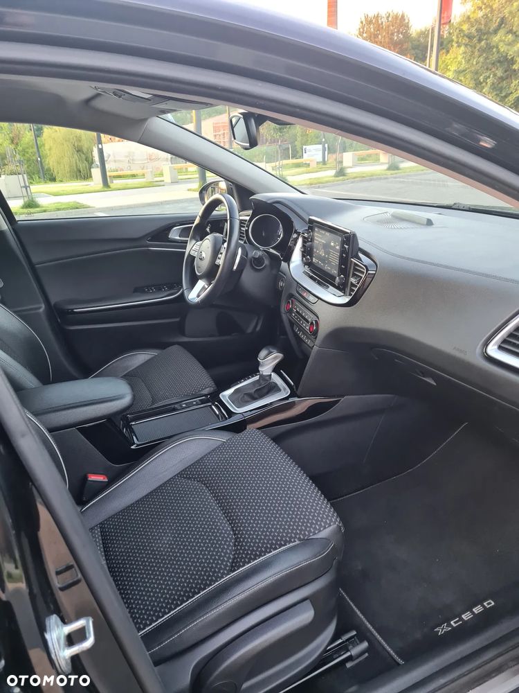 Kia XCeed - 36