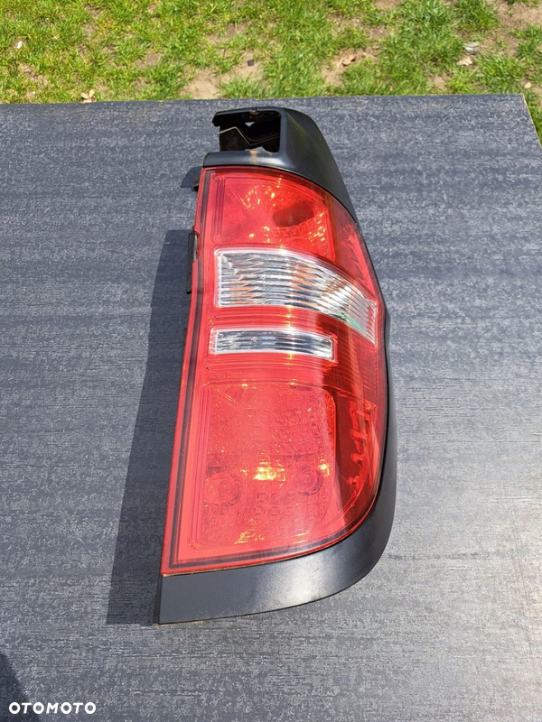 HYUNDAI H1 II 07-15 LAMPA TYLNA PRAWA EUROPA