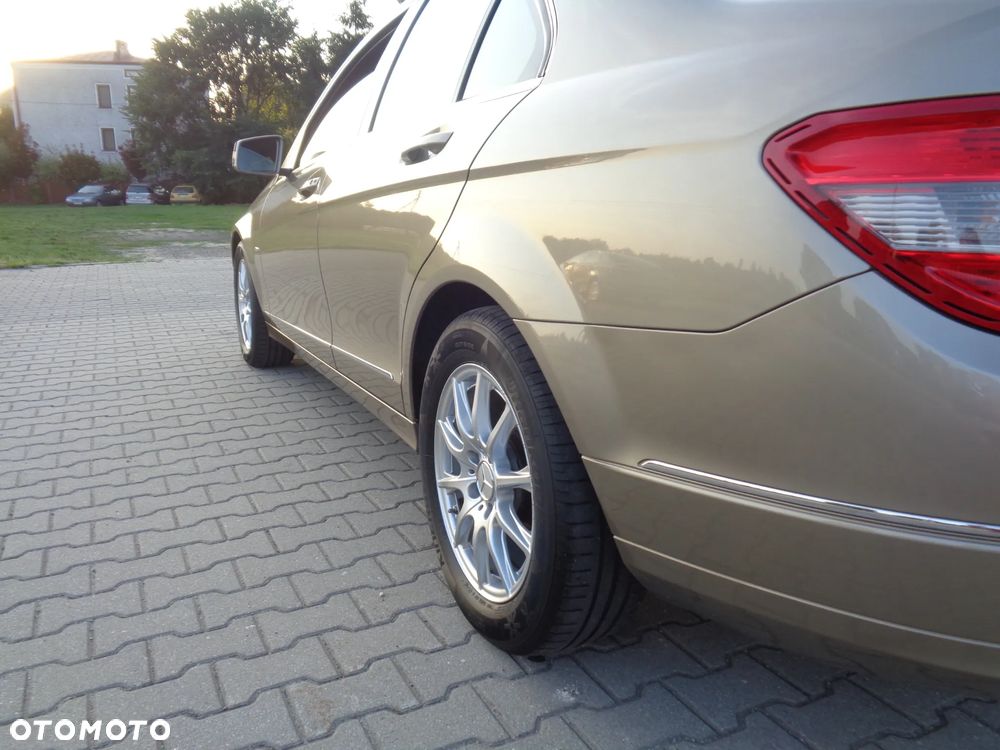 Mercedes-Benz Klasa C 200 (BlueEFFICIENCY) Avantgarde - 31