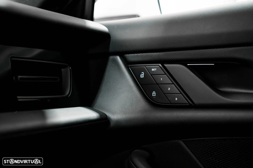 Porsche Taycan Cross Turismo 4 - 29