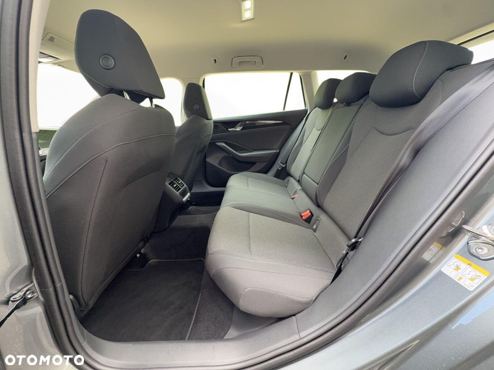 Volkswagen Passat - 30