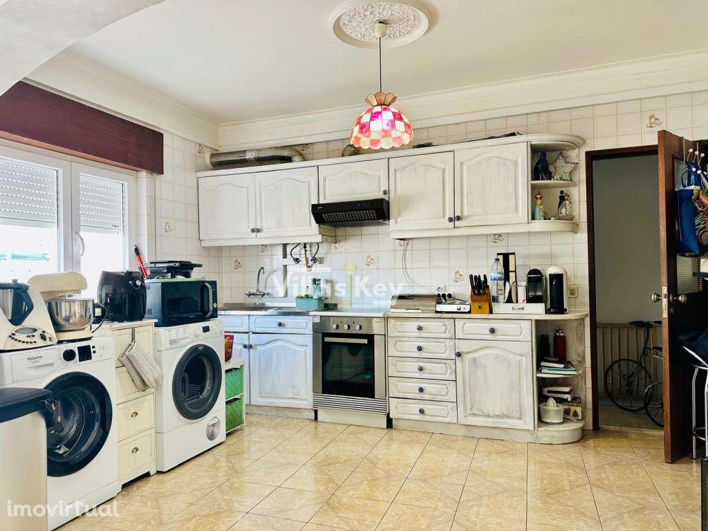 Moradia com Grande Potencial em Zona Prestigiada de Portimão - 3 Pi... - Grande imagem: 2/26