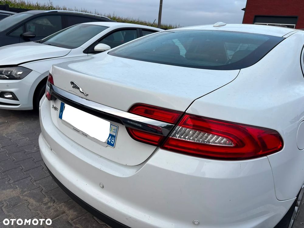 Jaguar XF 3.0 V6 D Luxury - 15