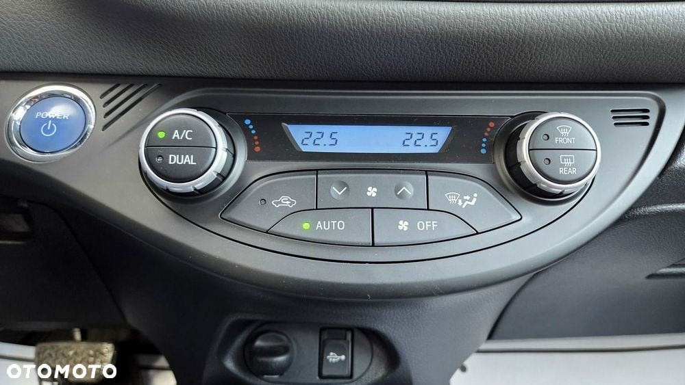 Toyota Yaris Hybrid 100 Premium EU6 - 24