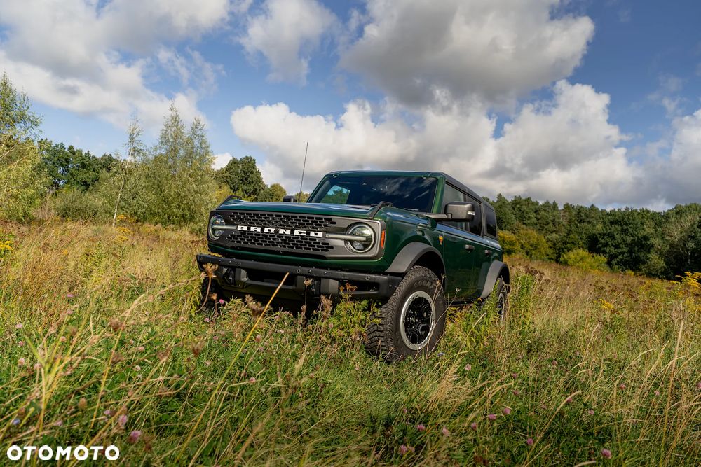 Ford Bronco - 11