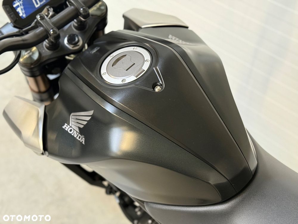 Honda CB - 27