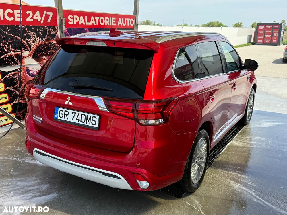 Mitsubishi Outlander PHEV 2.4 L 4X4 Instyle - 6
