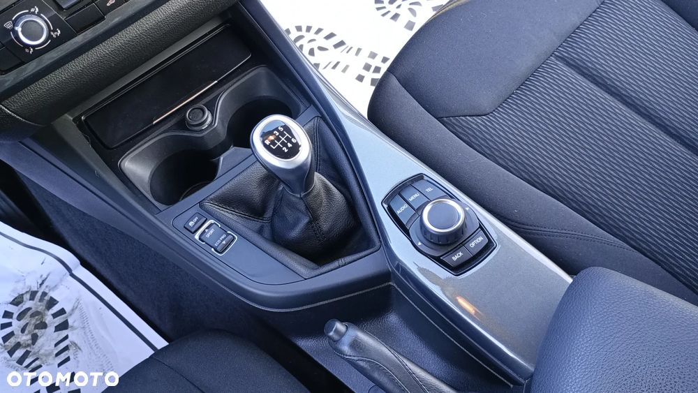 BMW Seria 1 114i Sport Line - 29