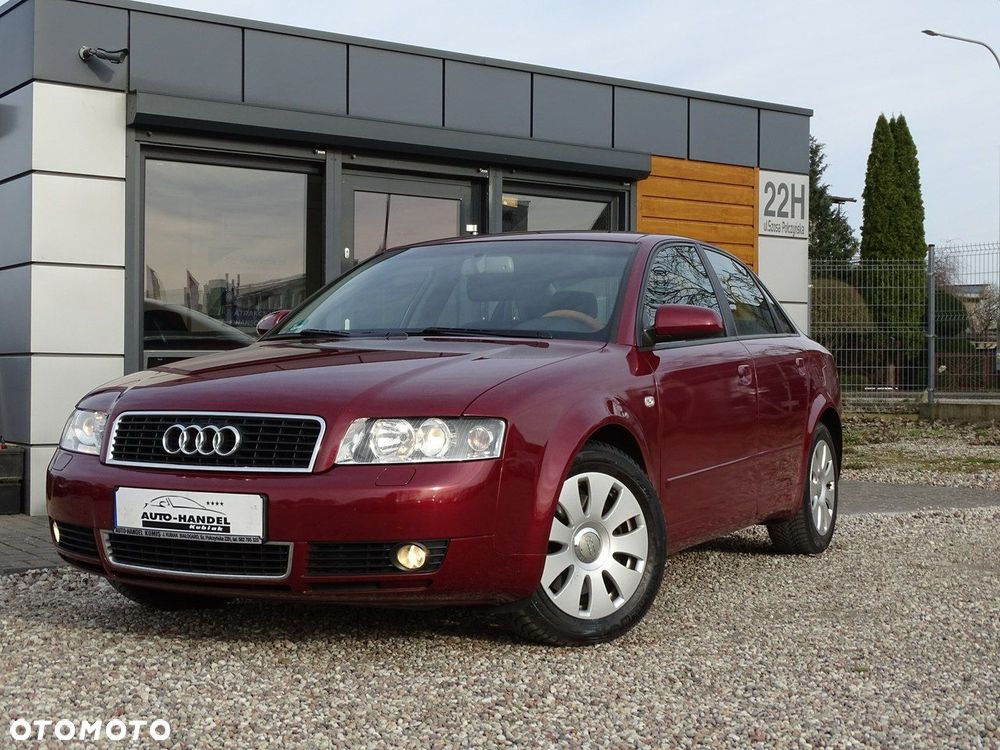 Audi A4 Limousine - 1
