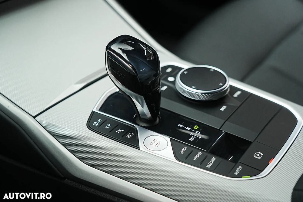 BMW Seria 3 330e Aut. Sport Line - 33