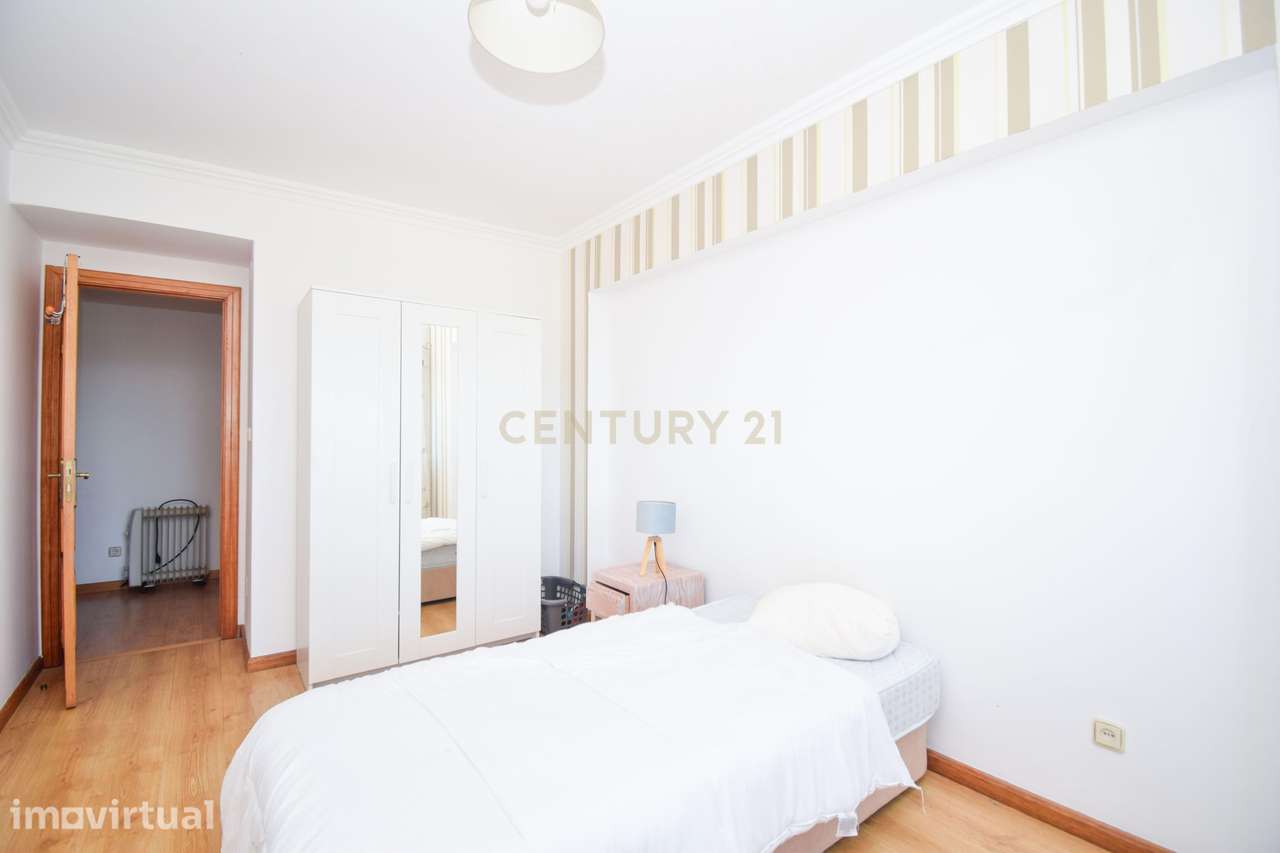 Duplex T4 para Arrendamento na Cavaleira | 2 Lugares de Estacionament - Grande imagem: 2/31