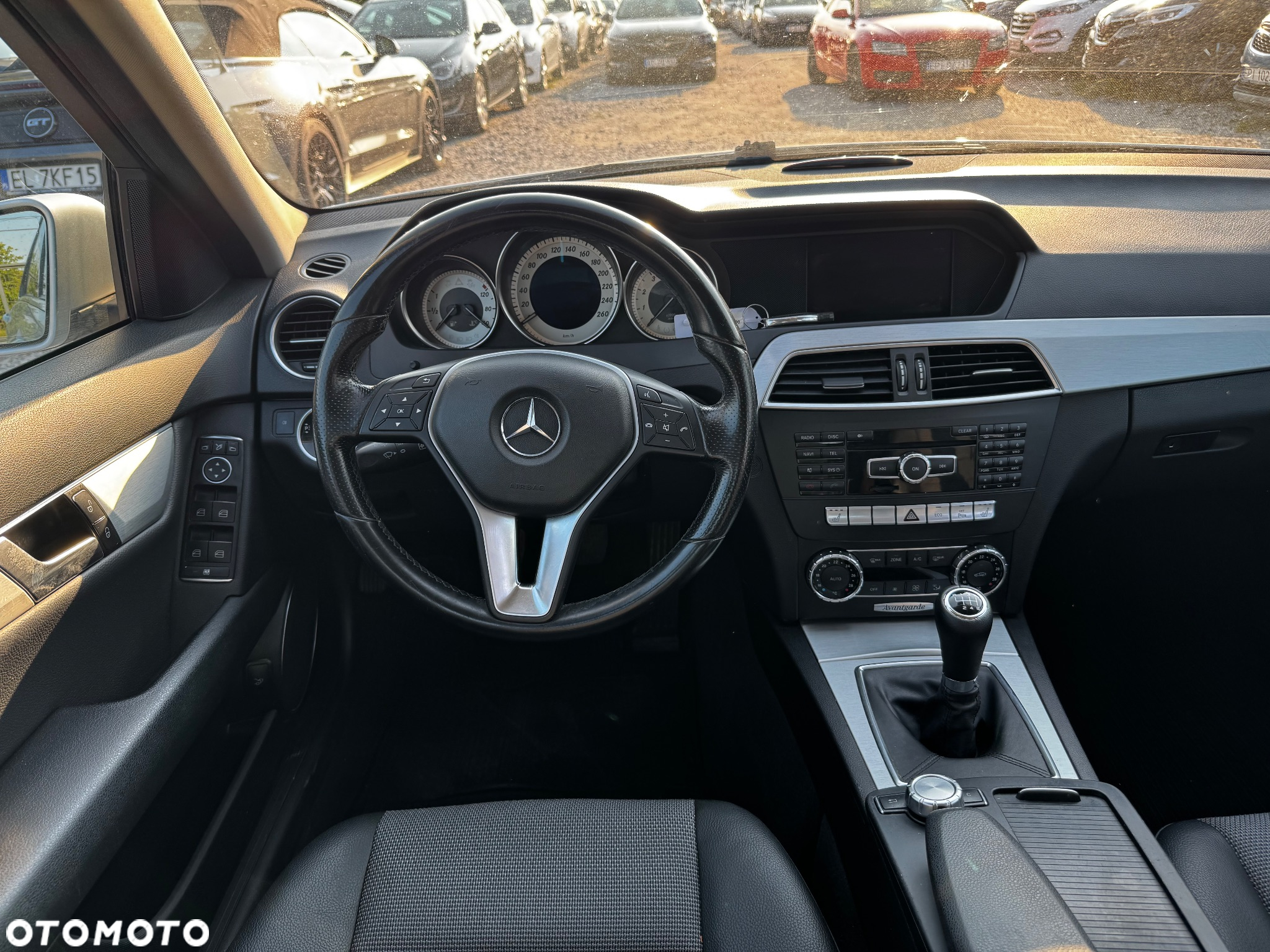Mercedes-Benz Klasa C 200 CGI BlueEff Avantgarde - 32