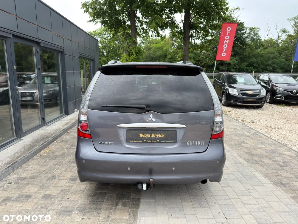 Mitsubishi Grandis 2.4 Motion - 15