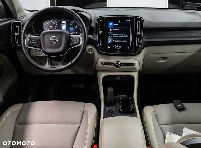 Volvo XC 40 T3 Momentum Pro - 6
