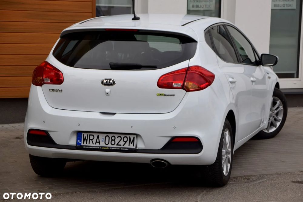 Kia Ceed 1.6 CRDi 128 Dream-Team Edition - 12