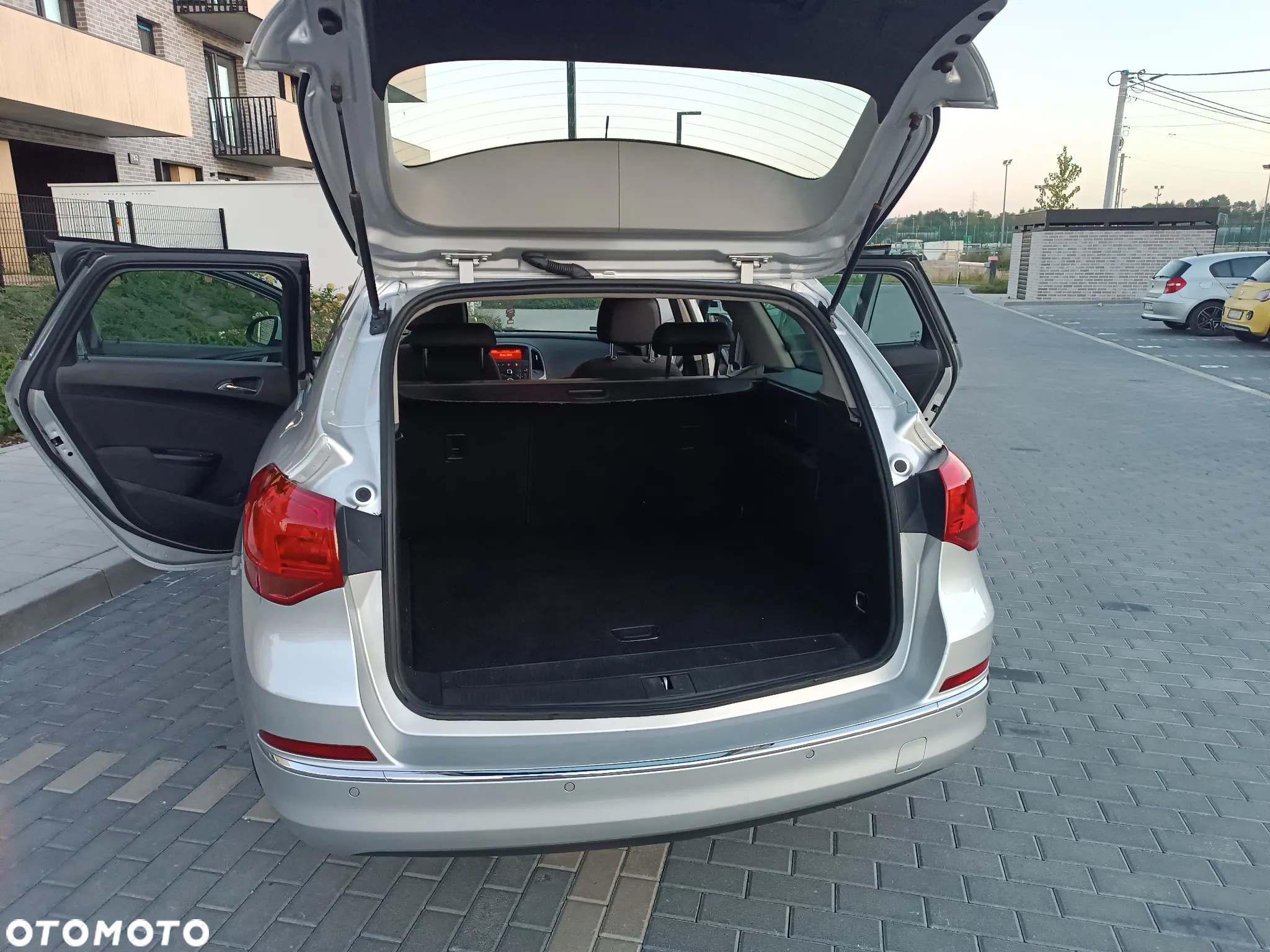 Opel Astra IV 1.4 T Cosmo EU6 - 14