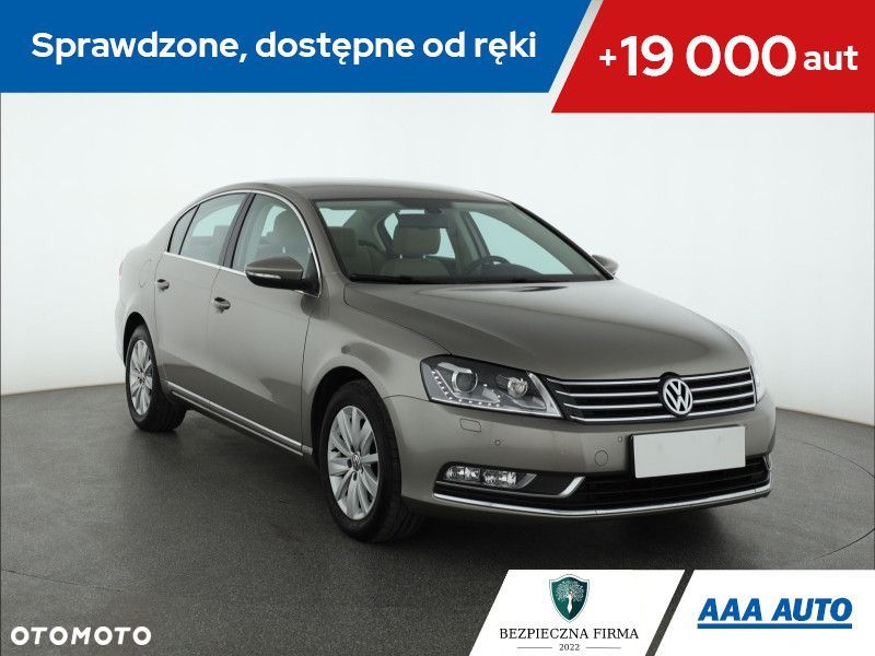 Volkswagen Passat - 1