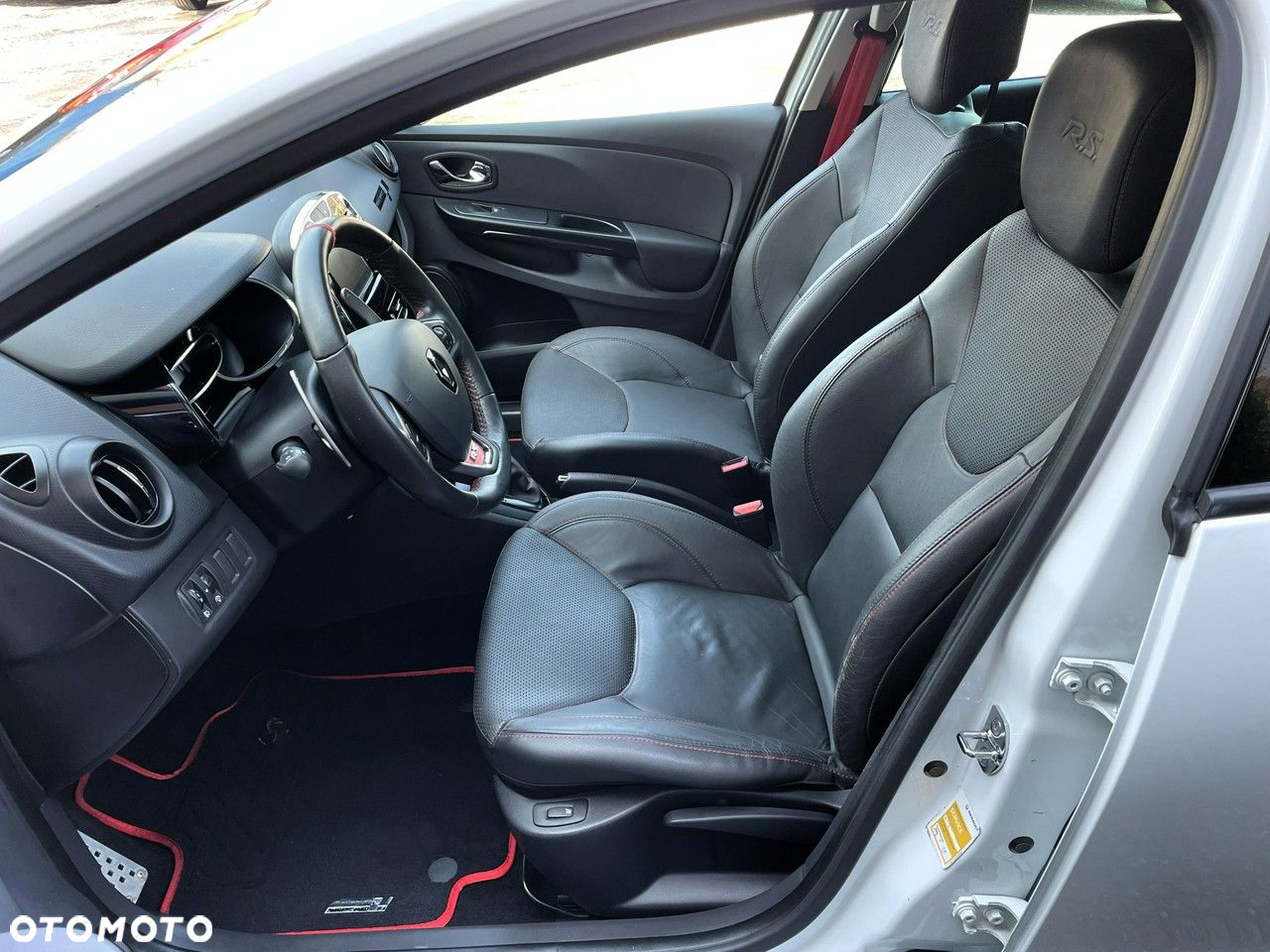 Renault Clio 1.6 R.S 200 EDC - 12