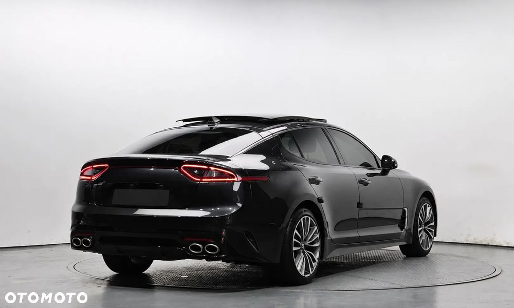 Kia Stinger - 4