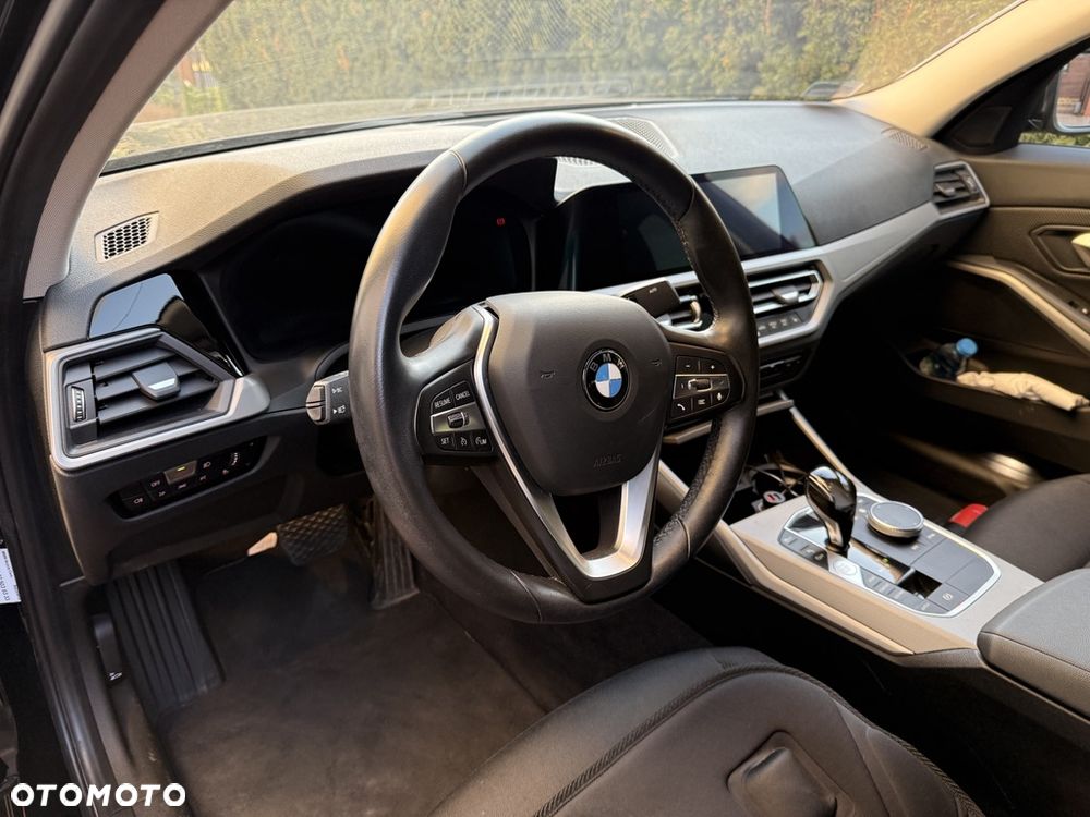 BMW Seria 3 330i Advantage - 8