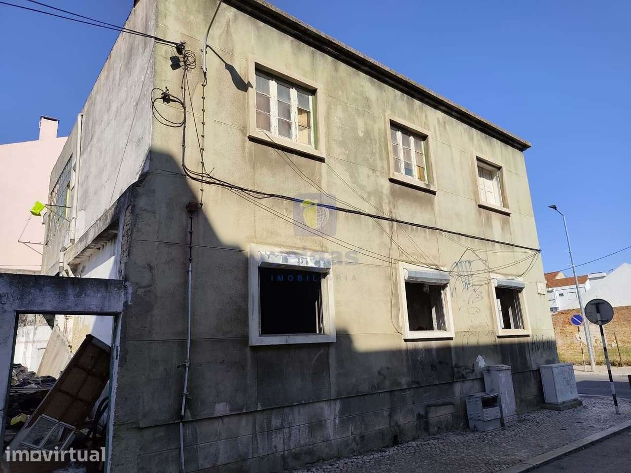 Prédio de 2 andares com terreno - Grande imagem: 5/11