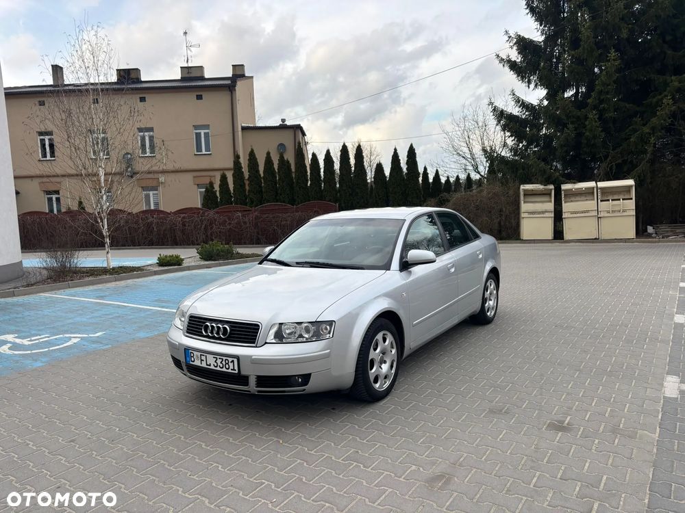 Audi A4 Limousine - 13