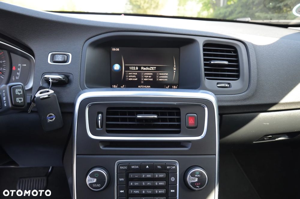 Volvo V60 D4 Geartronic Momentum - 26