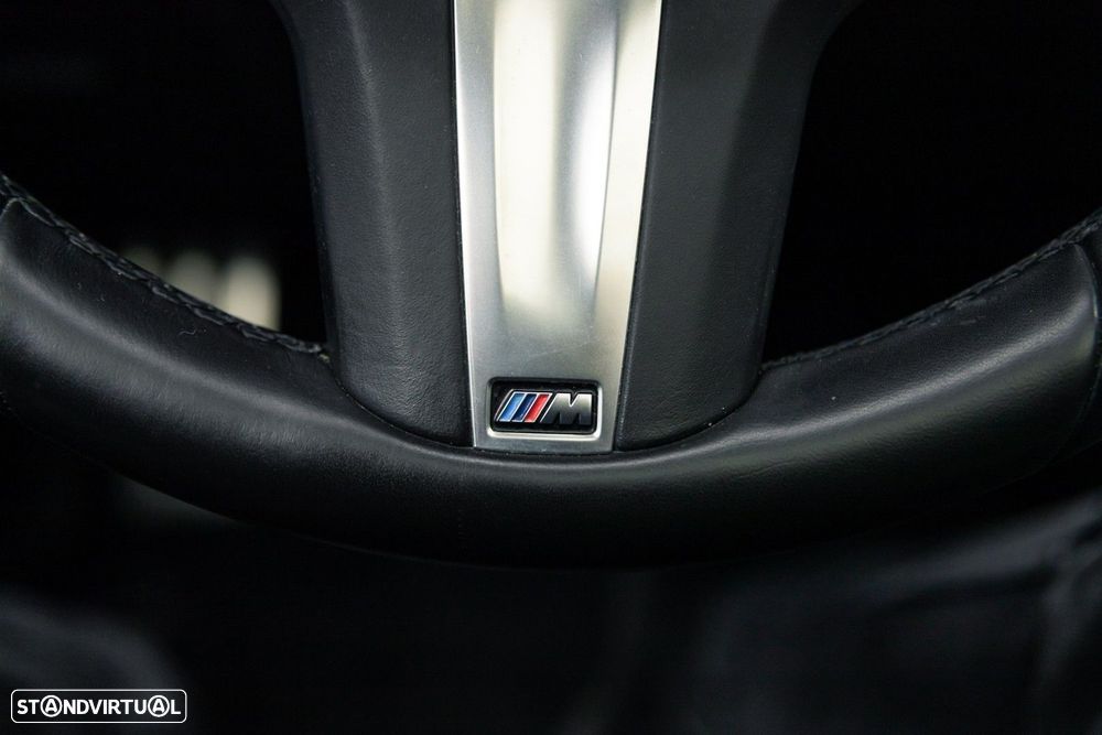 BMW 330 e iPerformance Pack M - 31